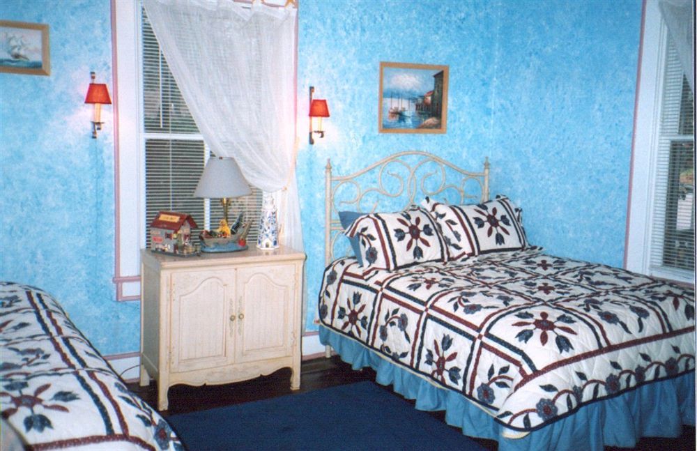 The Twin Magnolias Bed & Breakfast Роаноук Рапидс Екстериор снимка